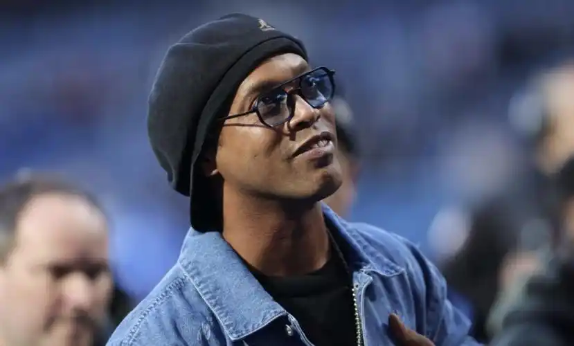 现低级失误 现低级失误